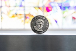 Gabrielės Petkevičaitės-Bitės atminimo medalio „Tarnaukite Lietuvai“ nuotrauka. Seimo kanceliarijos foto.